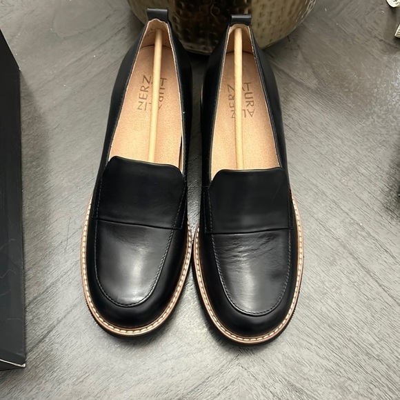 NATURALIZER DARRY LUG SOLE LOAFER (WIDE) - Picture 5 of 15